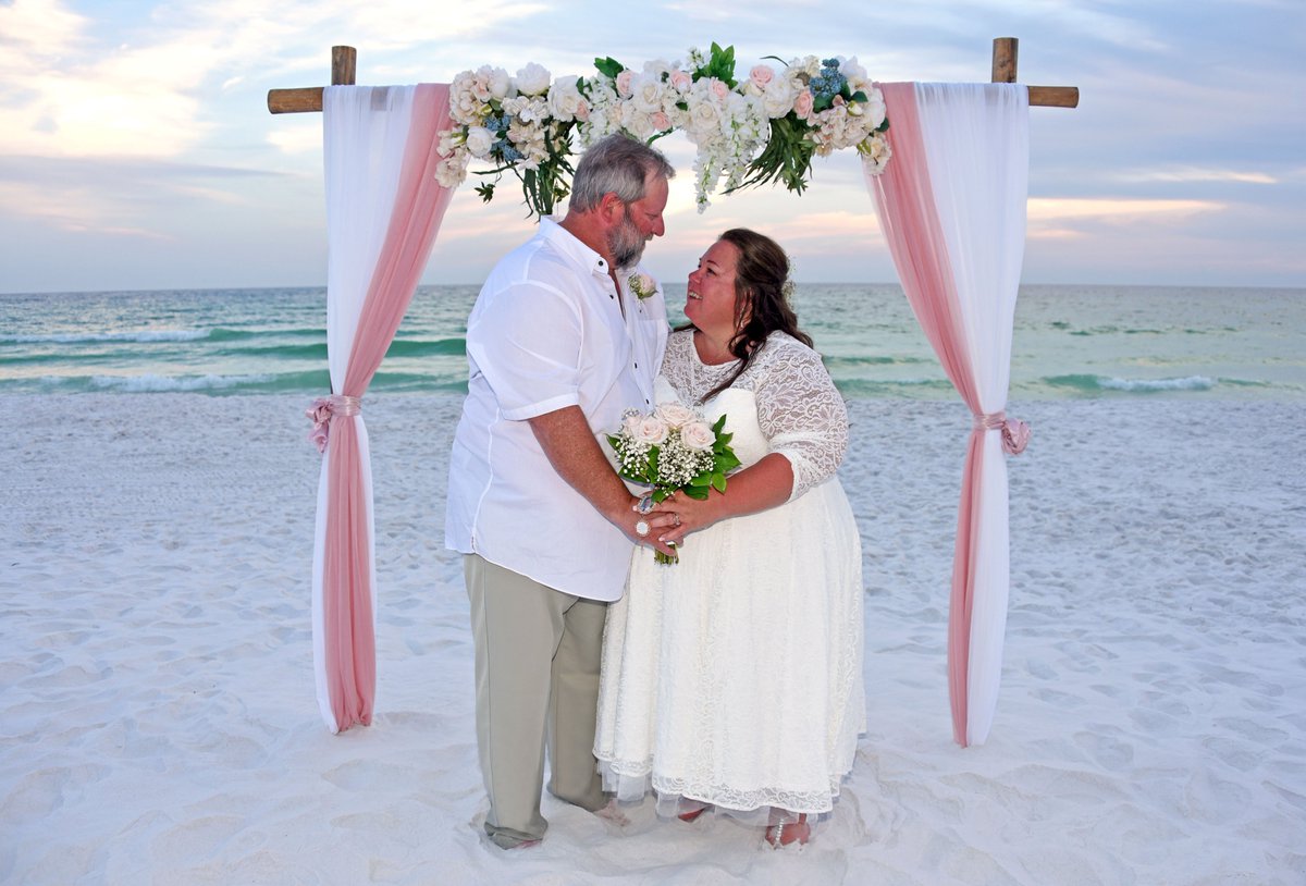 sunsetbeachwed's tweet photo. Ohio Newlyweds married on Miramar Beach tonight! Congratulations to sweethearts David &amp; Angela! #beachwedding https://t.co/4FR2uGOD8V
