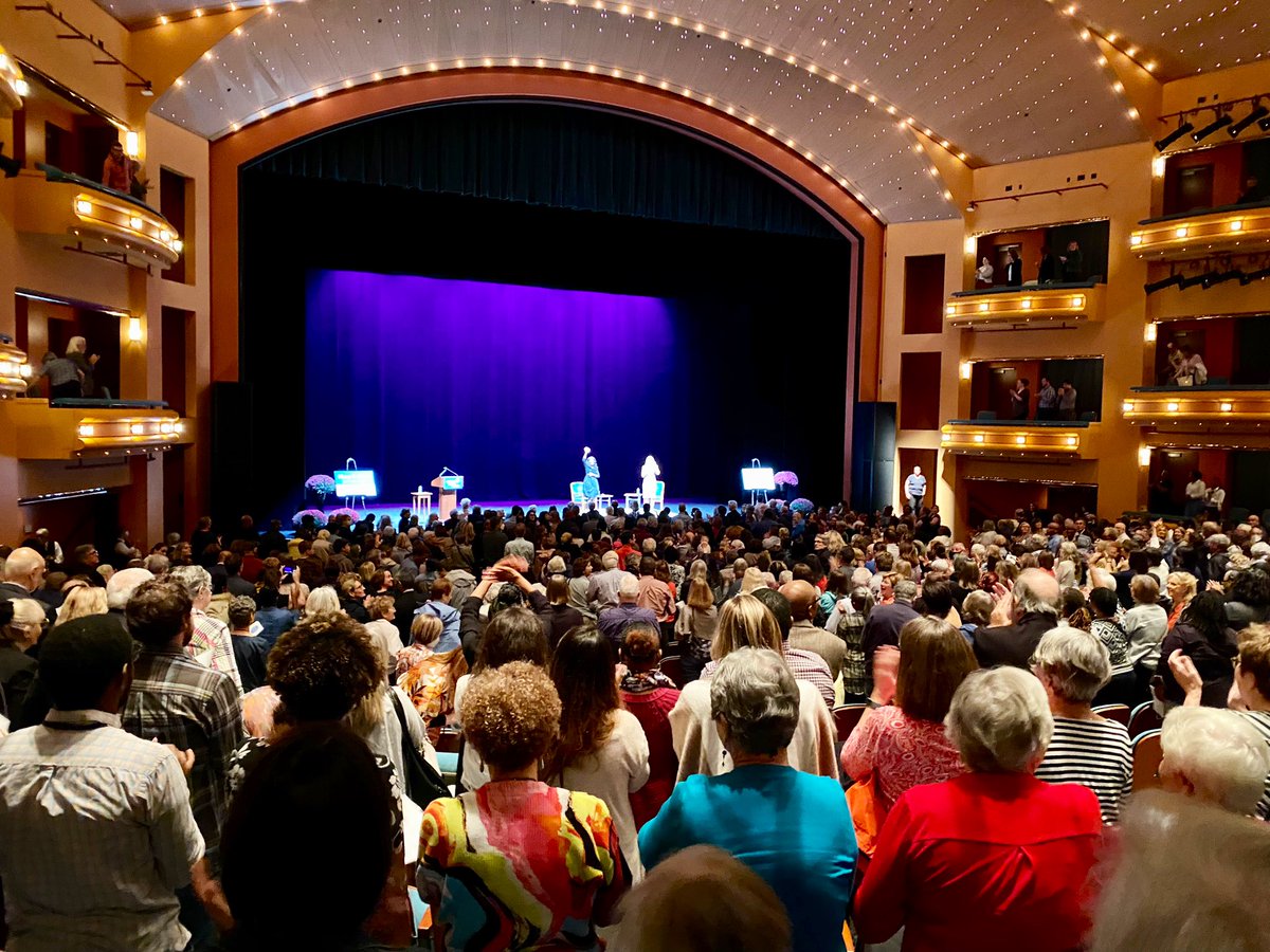 hermanodavid's tweet photo. Thank you Cincinnati and Hamilton County Public Library for bringing Isabel Wilkerson to town for a lecture on her book "The Warmth of Other Suns.” #CHPL 📖 https://t.co/YThhEScozj