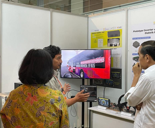 univ_indonesia's tweet photo. Presiden Joko Widodo Kunjungi Booth UI di LPDP Festival 2023

Baca selengkapnya di sini https://t.co/Hx2q1hVl28

#UIupdate #UniversitasIndonesia https://t.co/NNk1EGpGXx