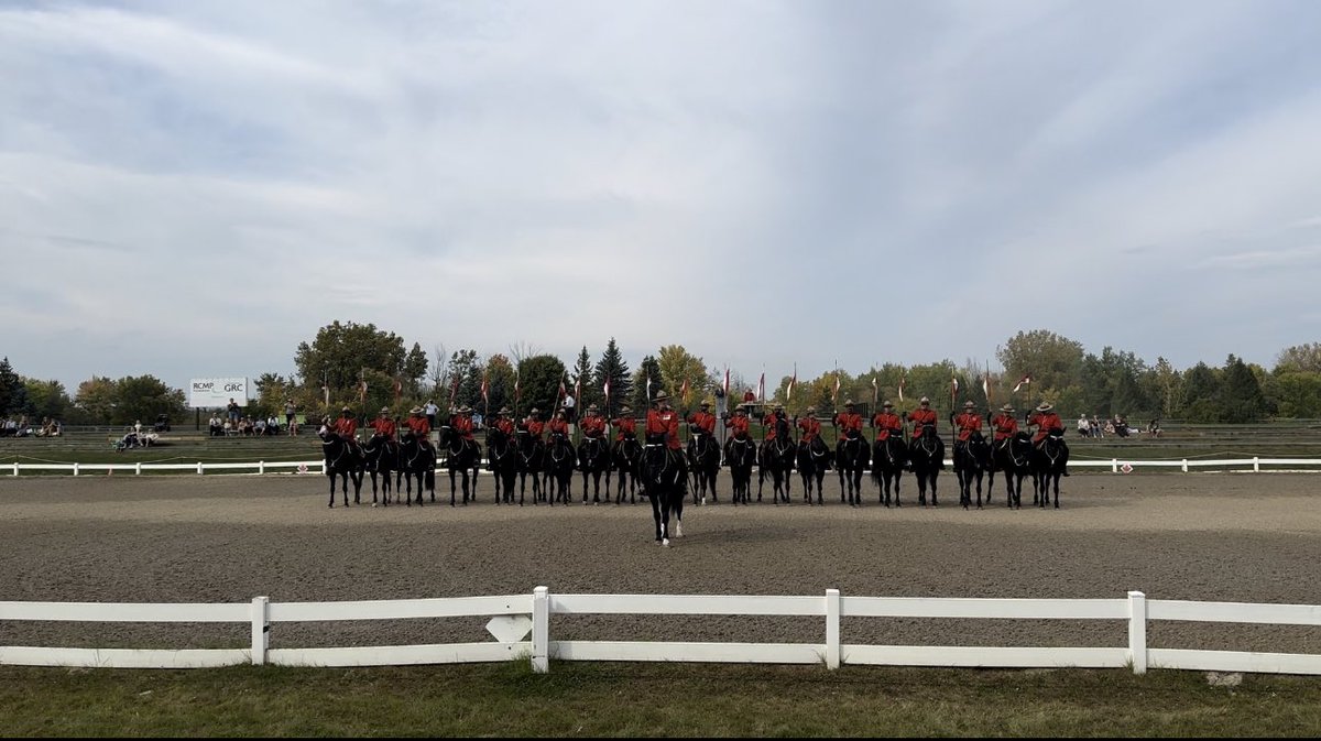 Veteran4Freedom's tweet photo. Imagine Canada’s national police force, the #RCMP, who is only proficient at entertaining Canadians not protecting us.
#LessOttawa
https://t.co/tImiDhZHMz
