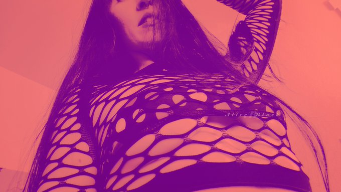 Online for a little fun and I'm working on a cosplay! Come hang 💜 https://t.co/LqBs23goJs<a href="/tag/throne"class="tags"><span>#throne</span></a><a href="/tag/wishlist"class="tags"><span>#wishlist</span></a>