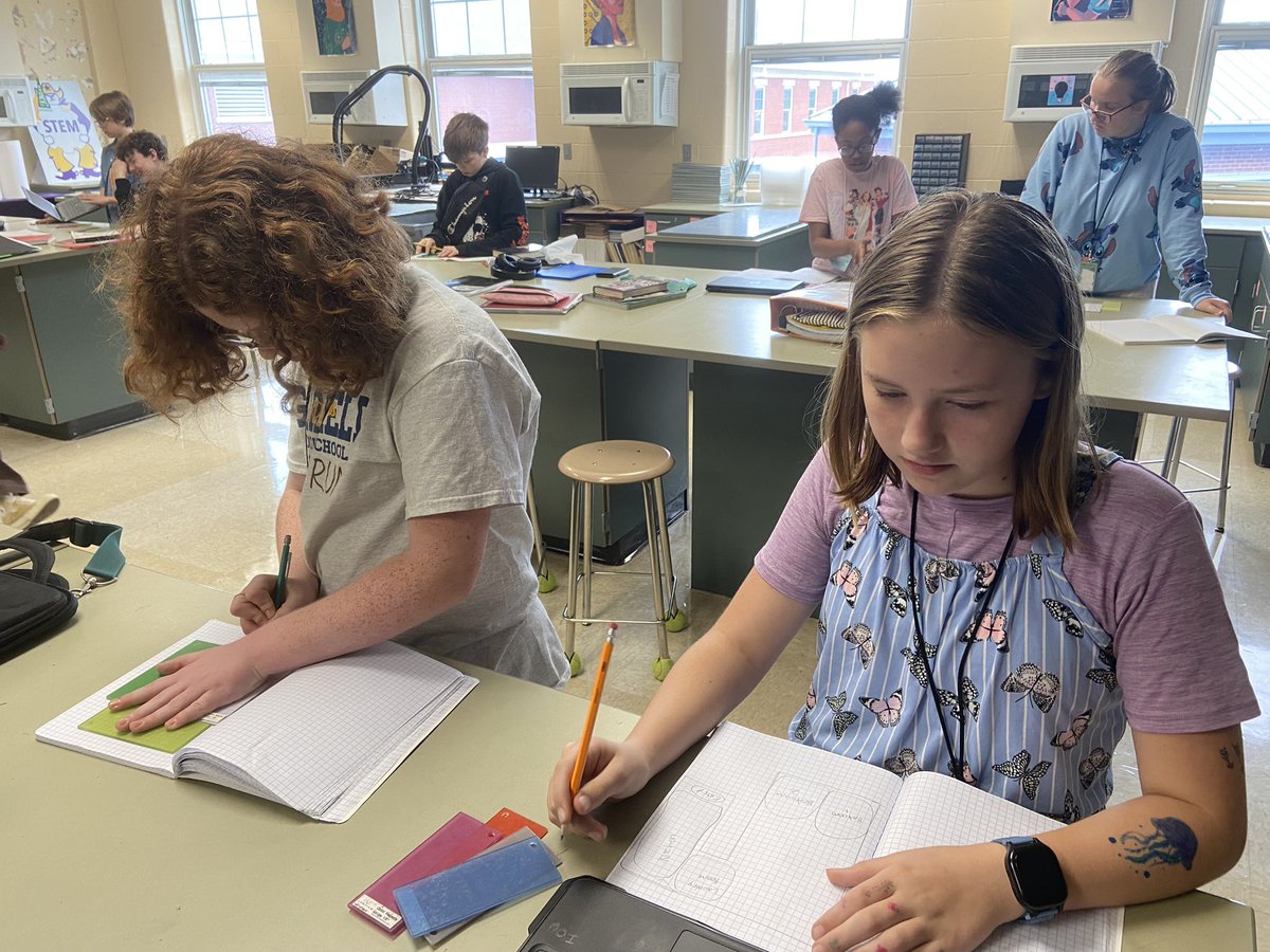 7th grade STEM students <a href="/LkwdGarfield/">Garfield MS</a> started modeling green shipping container homes. Pre design includes brainstorming various layouts using shipping container models. #ResilientRangers