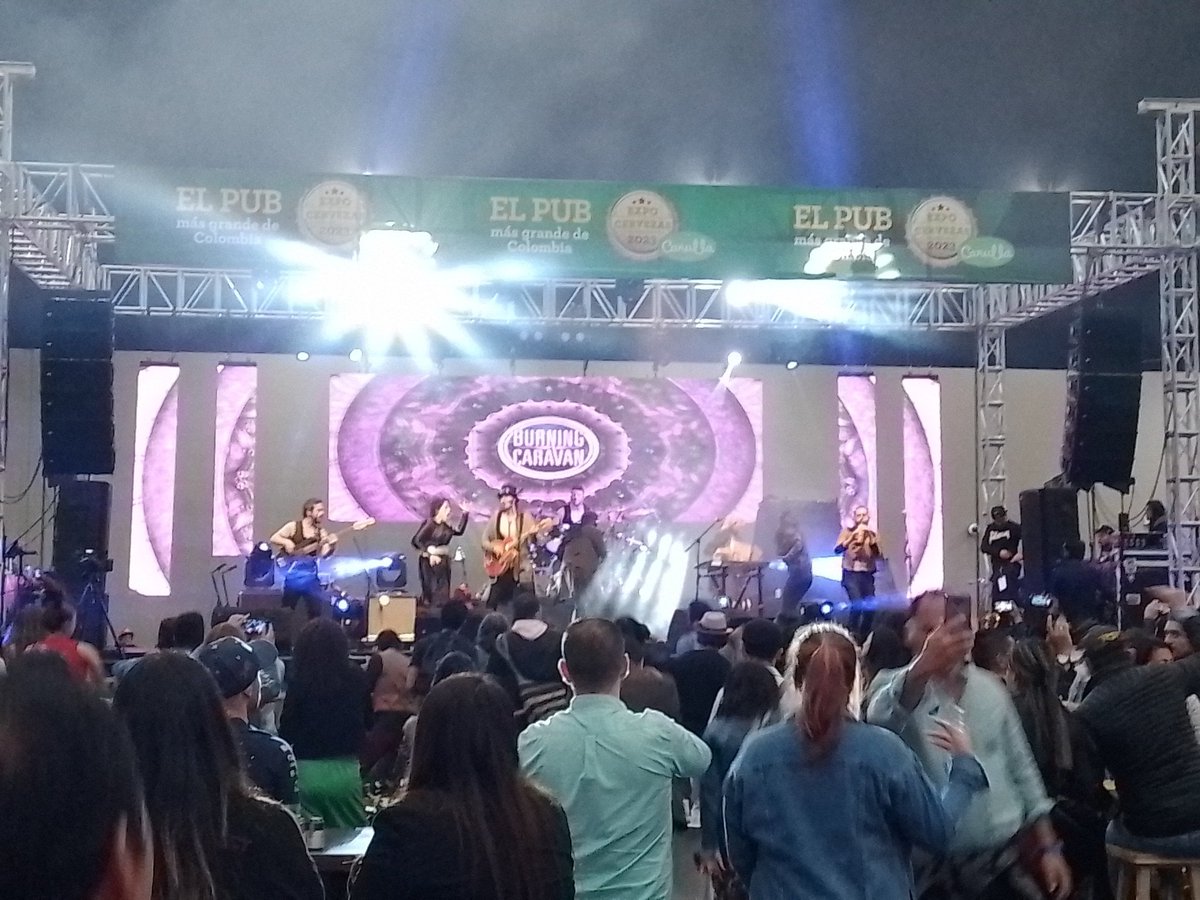 En una fiestica!
#expocervezas 
<a href="/BurningCaravan/">Burning Caravan</a>
