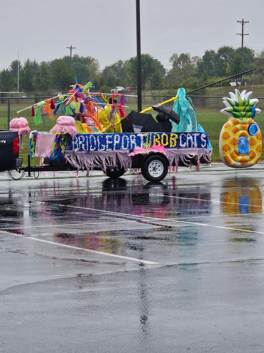 S_Oakes20's tweet photo. Thankful to all of the families and staff that faced the rain to show our @Hamilton_BPE pride at @Hamilton_CSD’s Homecoming Parade! The “SpongeBobcats” showed up! #BPOnTheMove https://t.co/rEE52yomPi