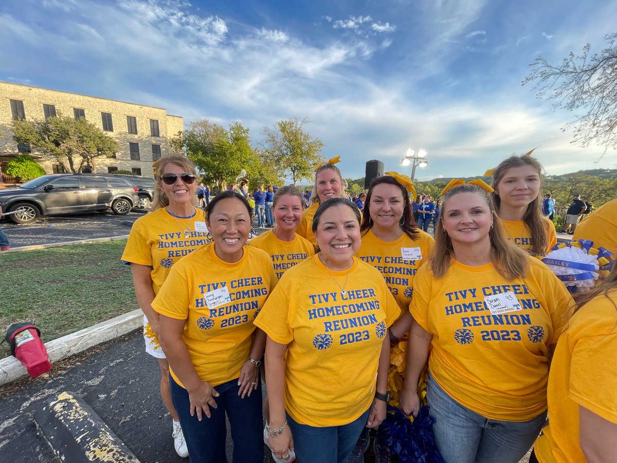 CheerTivy's tweet photo. Community Parade &amp; Pep Rally!💙 https://t.co/zo70neyory