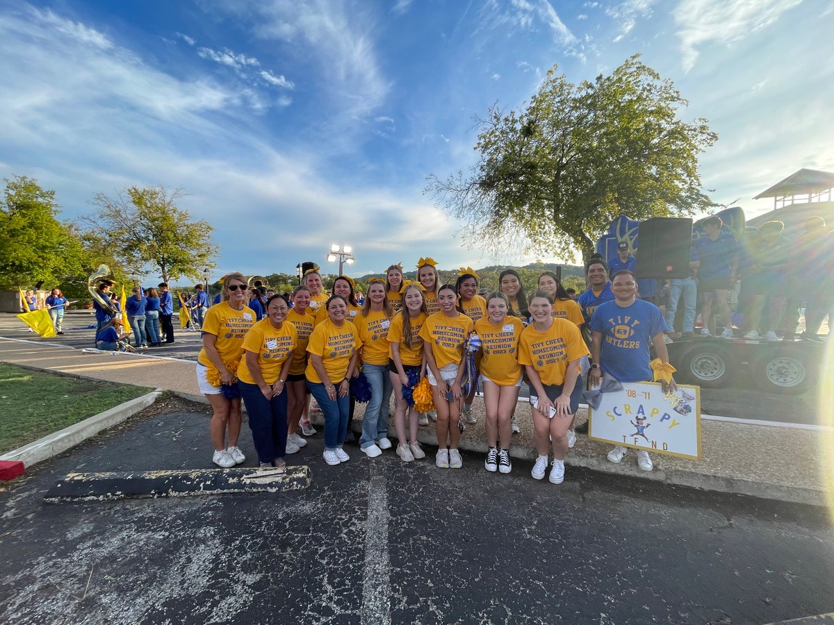 CheerTivy's tweet photo. Community Parade &amp; Pep Rally!💙 https://t.co/zo70neyory