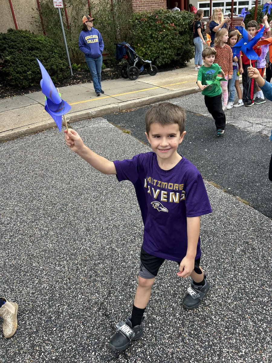 DelgattiJaclyn's tweet photo. More first graders enjoying Pinwheels for Peace! ✌️ #rfes #pinwheelsforpeace #peprally @mrowlandRFES https://t.co/ECq6jgipK5