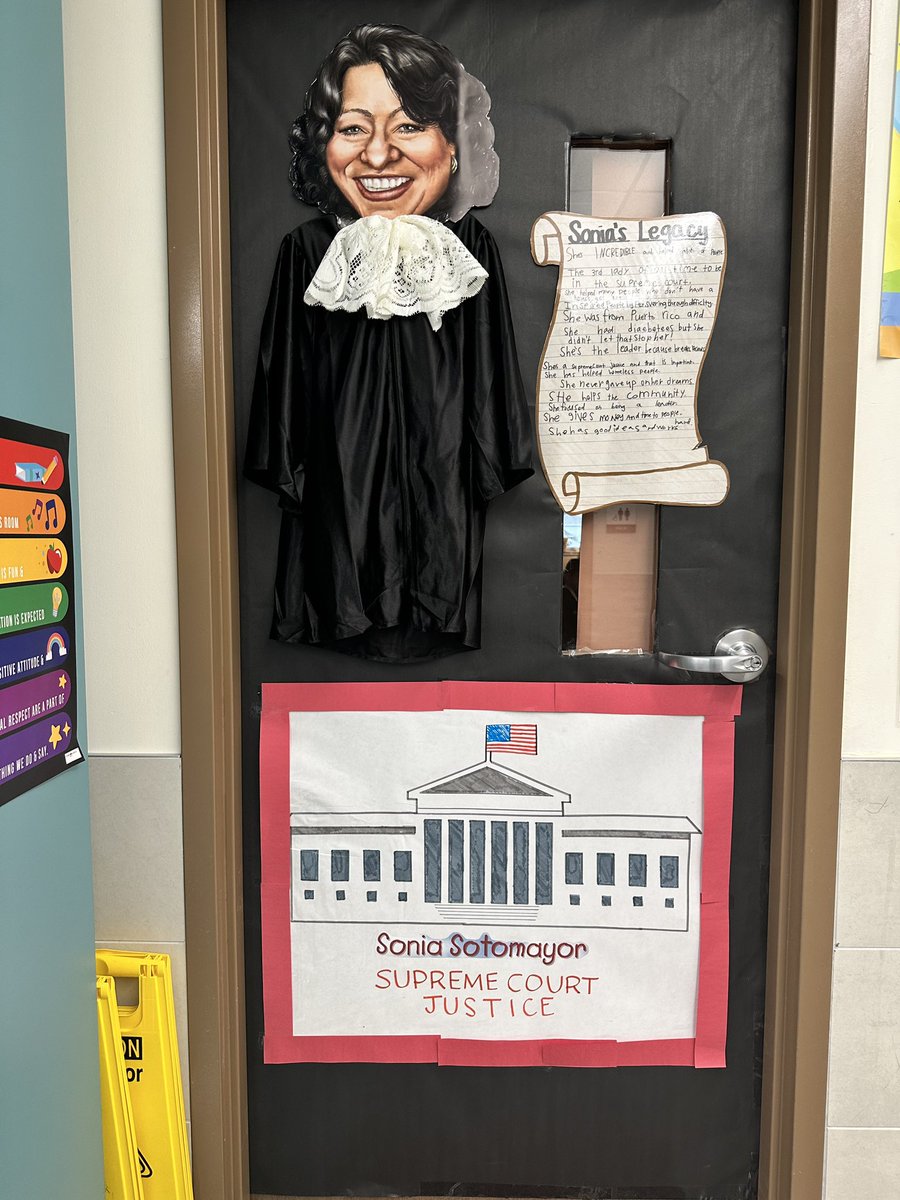 haysworldlang's tweet photo. Our Sunfield Elementary Stallions🐴 celebrating these amazing Hispanics that have influenced our history! 🌎 All for the chance to win delicious “pan dulce” for their class!

Thanks to Mrs. Faramarzi for organizing this great contest!

#sunfieldelementary #HispanicHeritageMonth https://t.co/aA8sDk422S