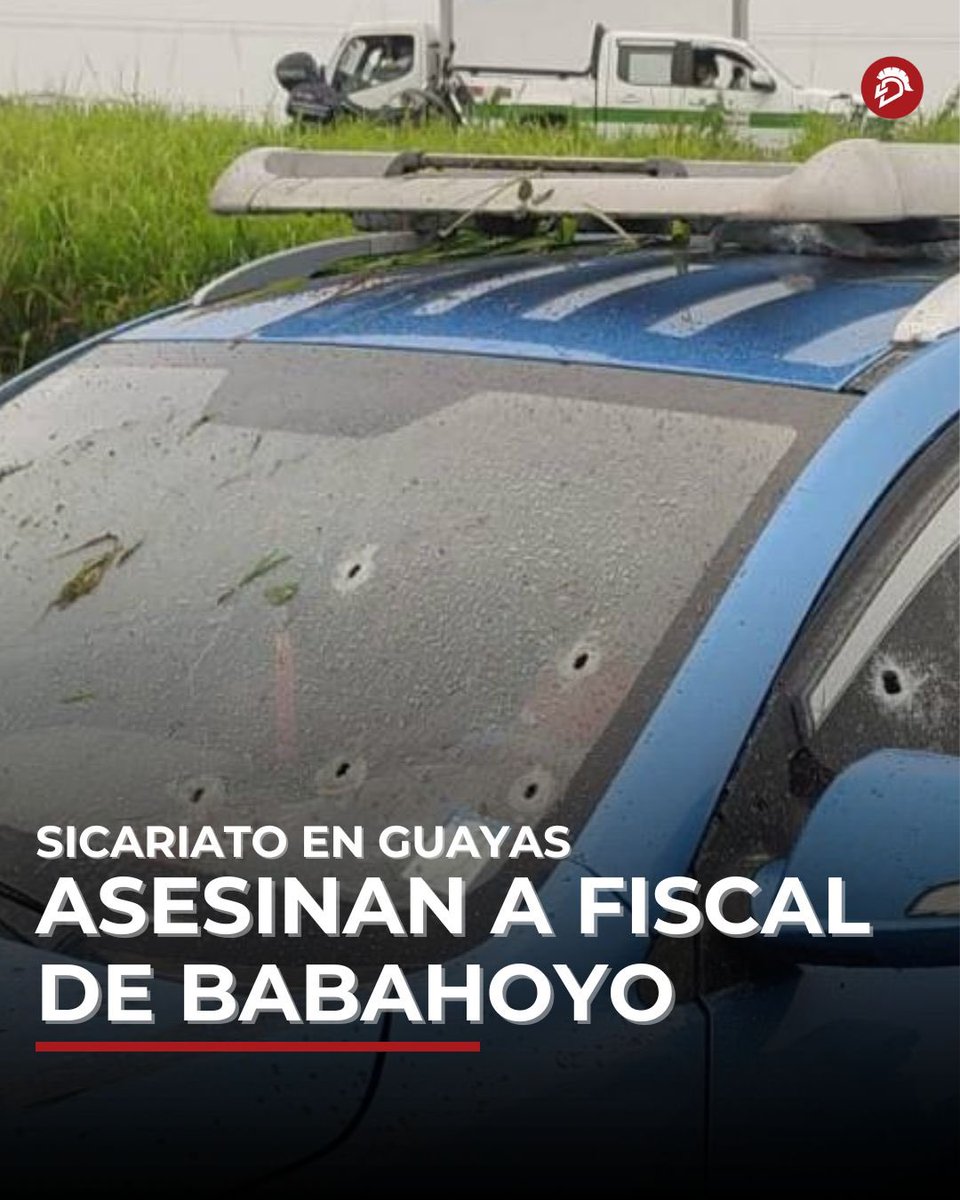 LaDefensaEc's tweet photo. Bala y más bala | La tarde de este jueves el fiscal de #Babahoyo, Genaro Reascos fue #asesinado a tiros mientras conducía su vehículo en la vía #Jujan - #TresPostes, en la provincia del #Guayas.
La Fiscalía emitió un comunicado rechazando el asesinato y solidarizándose con los familiares del funcionario.