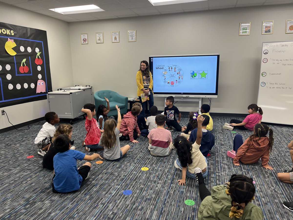Mrs_Robinett's tweet photo. Love guidance lesson days with my girl! @TISDGOES @DenuneH @GOESLibrarian @Mrs_Robinett https://t.co/t0Y0B21b0t