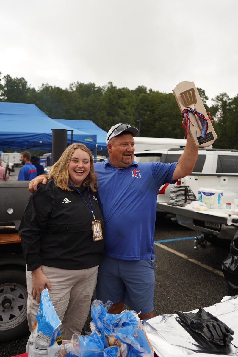 LATechChampRes's tweet photo. First ever LTAC Golden Spatula Award goes to…Matt Jones! Thank you to Matt and our LA Tech football parents for always bringing the energy in support of our Dogs! #TailgateOfTheGame #EverLoyalBe https://t.co/BgFcac1ZiR