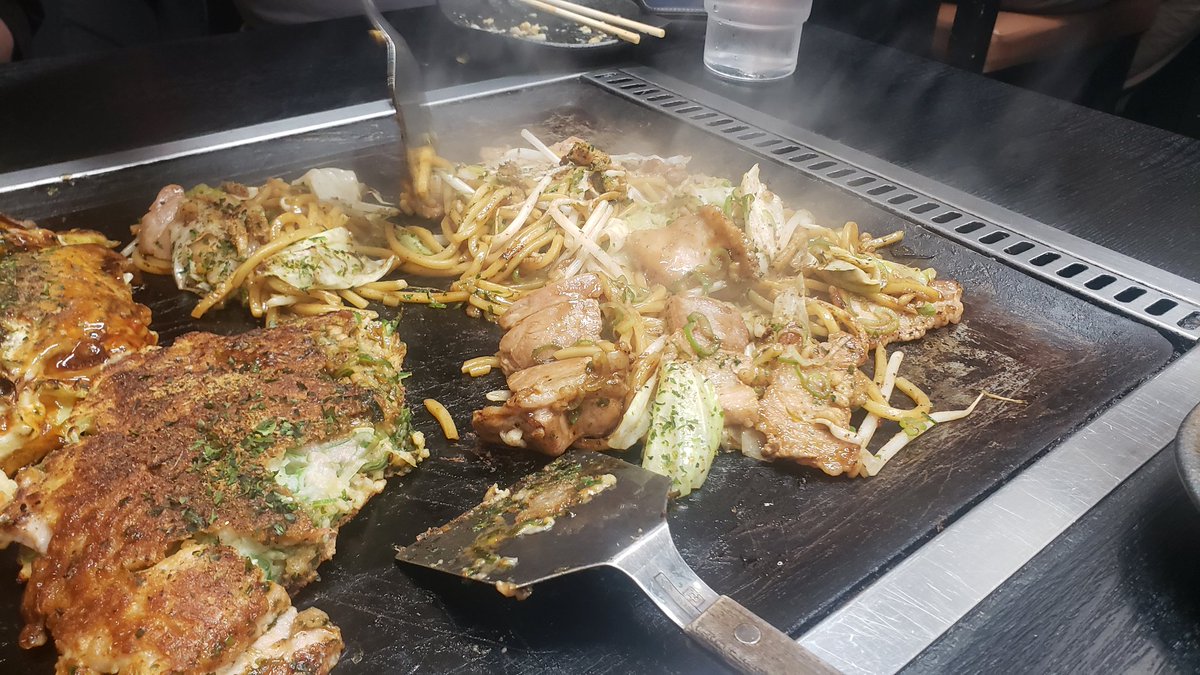 RadishInSky's tweet photo. Osaka Takoyaki and Okinomiyaki! 🤤 https://t.co/ZLTds0lSqX