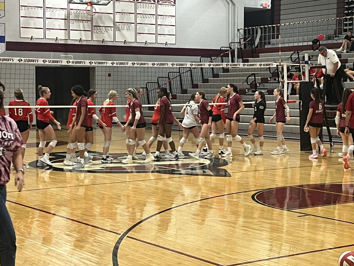 ACHS_Sequoits's tweet image. 🏐Varsity Final🏐

25-17 the Bulldogs prevail. Winning the 3rd set and taking the match.

#SequoitPride