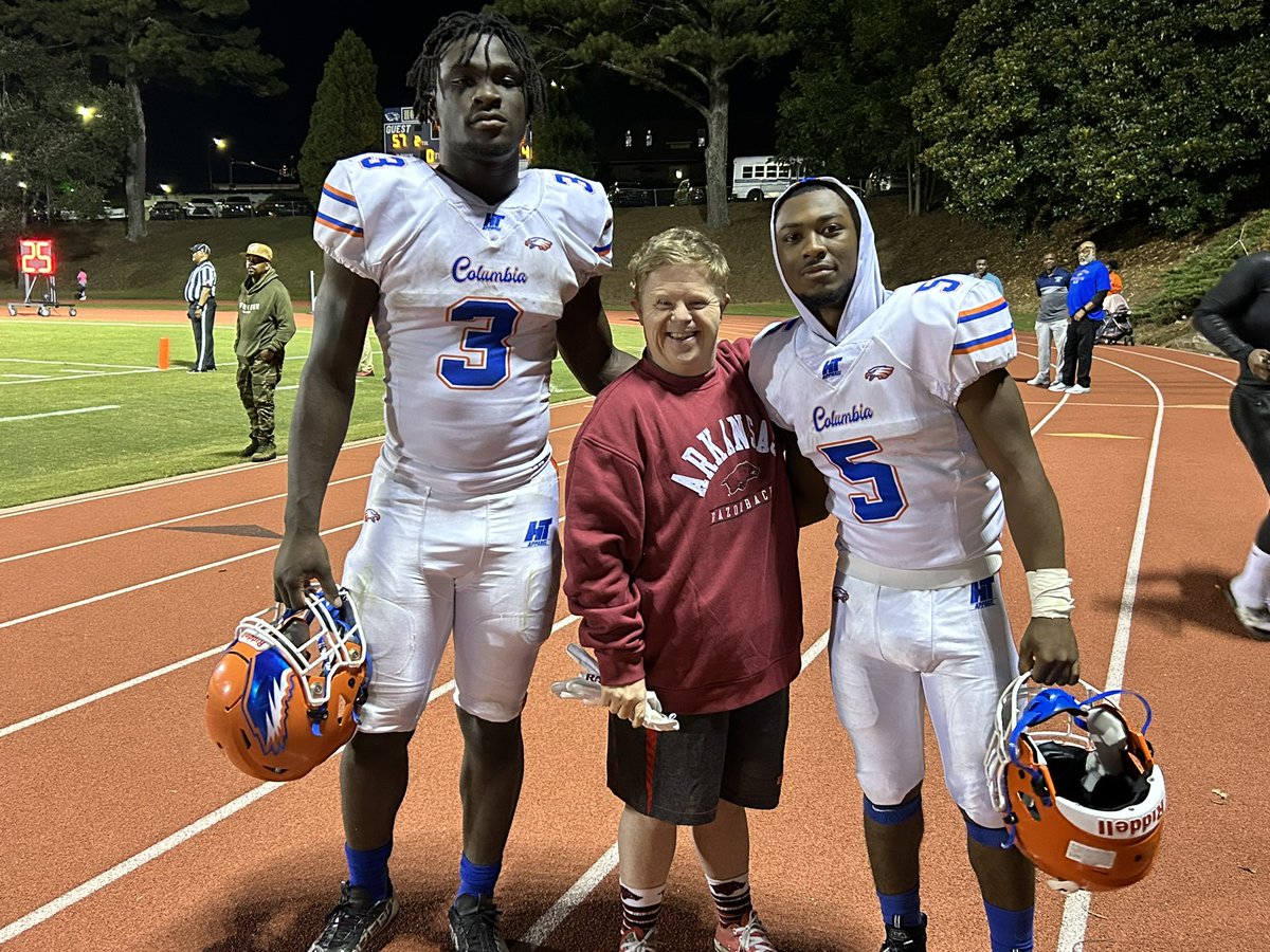 Hall of Famer @CanaanSandy hanging with Hog commit Jaden Baugh (@1vibesjay) & his brother @JaleelBaugh after @ColumbiaHighFB’s victory. #WPS