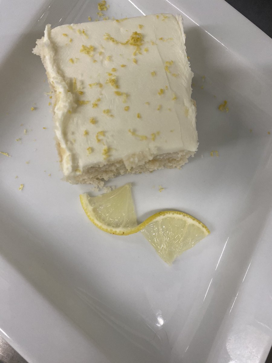 gabbyskitchennn's tweet photo. Culinary school so far, cucumber salad,smoked chicken w/ green beans and Mac and cheese, and lemon cake for dessert #chefG 👩🏾‍🍳 https://t.co/Q159oV2E03