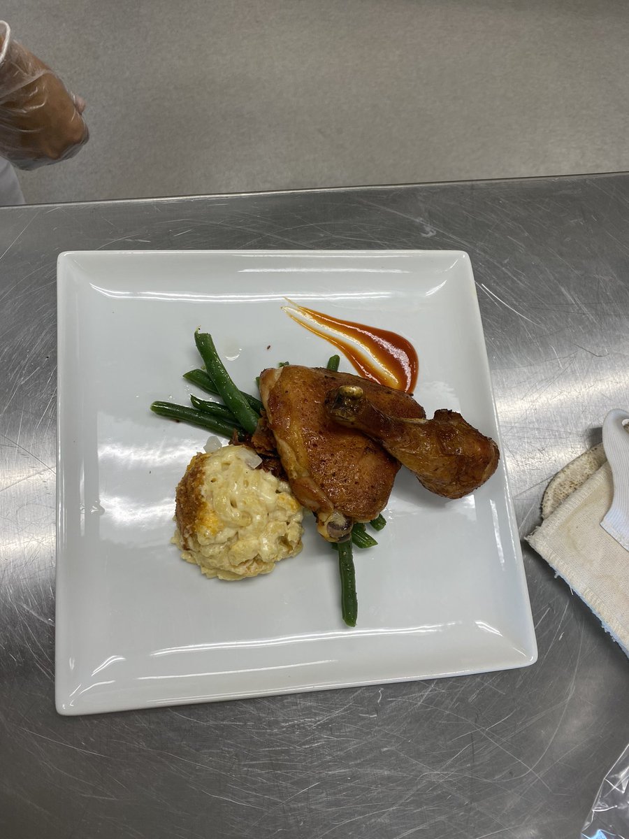 gabbyskitchennn's tweet photo. Culinary school so far, cucumber salad,smoked chicken w/ green beans and Mac and cheese, and lemon cake for dessert #chefG 👩🏾‍🍳 https://t.co/Q159oV2E03