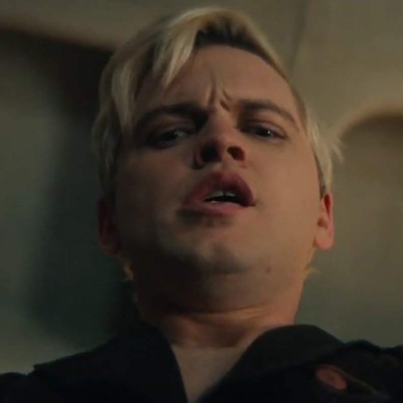 a_girl_calvert's tweet image. Don't ask me my reaction, because i don't have any for this EP 
#GenV #alexcalvert