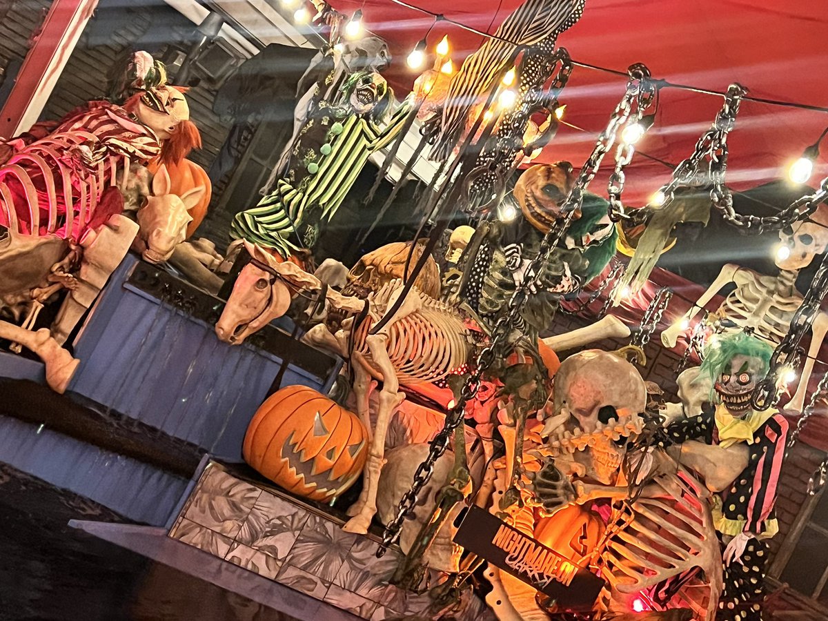 Kicking off Spooky Season with the BEASTS 👻👻👻 It’s always a thrill when Bronzeville steps out for a night on the town #TheBronzevilleWay #MagentaOrBust <a href="/MagentaTera/">T</a> @BrandonTaggart5 <a href="/mariajimenezz4/">Maria Jimenez</a>