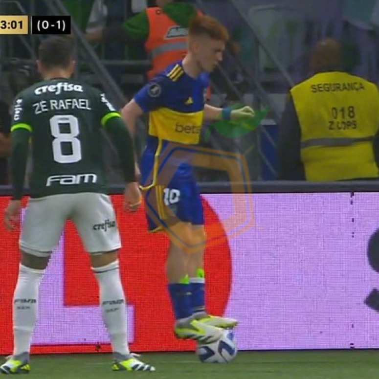 Naranjazos10's tweet photo. 📌Lo hace Valentín Barco: 
🗣️ "Es un crack" 

📌 Lo hace Yeferson Soteldo:
🗣️"Es un provocador, mereció el leñazo"