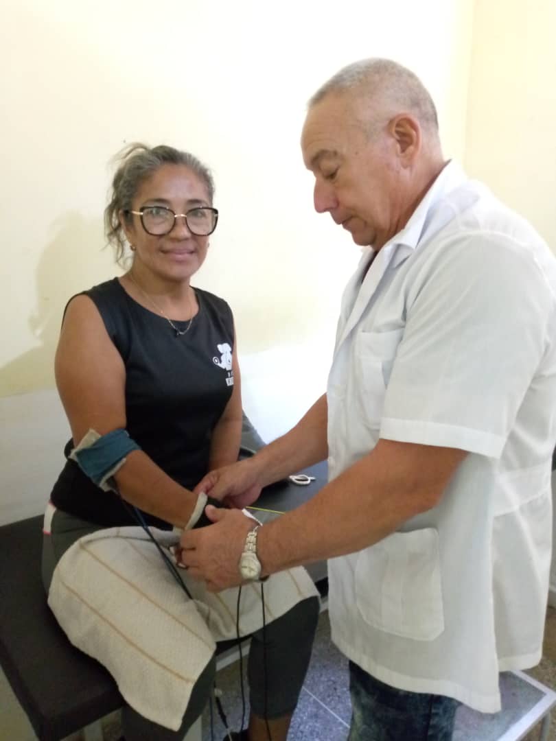 cdituliopineda's tweet photo. El Sistema Nacional de Salud cuenta con medio mill��n de trabajadores que garantizan la cobertura universal y asistencia gratuita para todos los cubanos.#UnidosXCuba #CubaPorLaVida @cubacooperaven @CubacooperaVeG https://t.co/RC8zySmrWv
