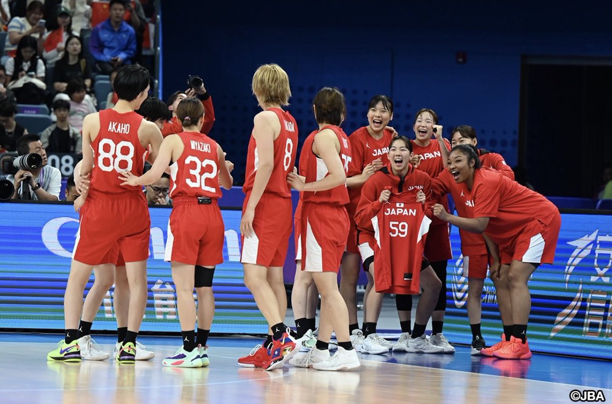 rmshjx7kiki's tweet photo. 日本からたくさんの応援ありがとうございました！！
悔しいけど1ヶ月一緒に練習し戦ったみんなに感謝の気持ちでいっぱいです！
アクシデントもあった中、大会通してみんなで戦い抜きました。
りつさんが言ったみたいに下向くことなくこれからまた頑張ります！！
#tbsさんに感謝
#AkatsukiJapan https://t.co/bSHI3JTZVg