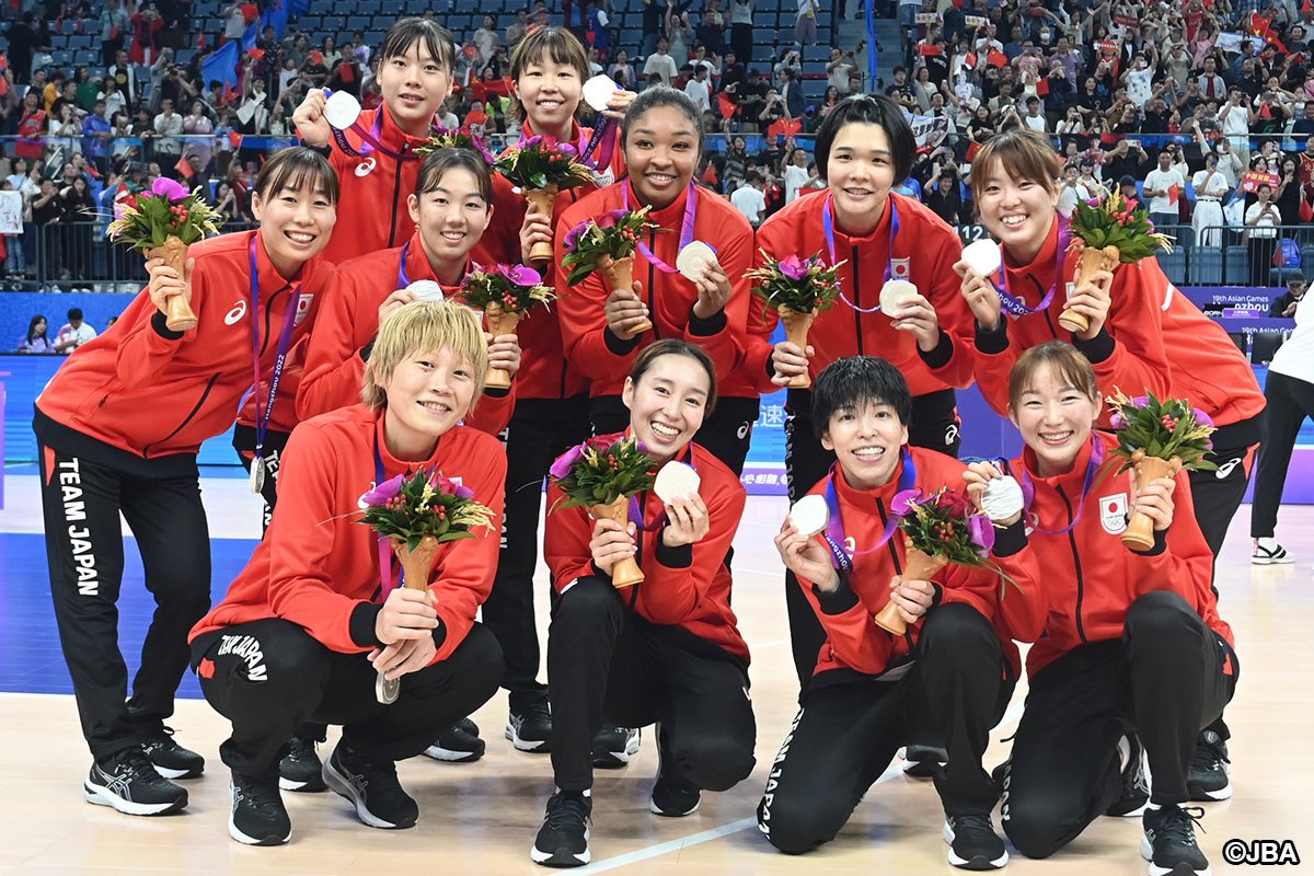 rmshjx7kiki's tweet photo. 日本からたくさんの応援ありがとうございました！！
悔しいけど1ヶ月一緒に練習し戦ったみんなに感謝の気持ちでいっぱいです！
アクシデントもあった中、大会通してみんなで戦い抜きました。
りつさんが言ったみたいに下向くことなくこれからまた頑張ります！！
#tbsさんに感謝
#AkatsukiJapan https://t.co/bSHI3JTZVg