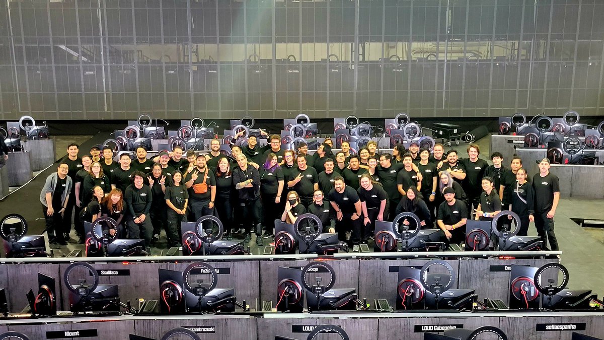If you watched #CODNext tonight and wondered "Who the hell set up 250 Dual PC setups for a central broadcast AND individual streams?!?!"
The answer is these 65 hard workers here.