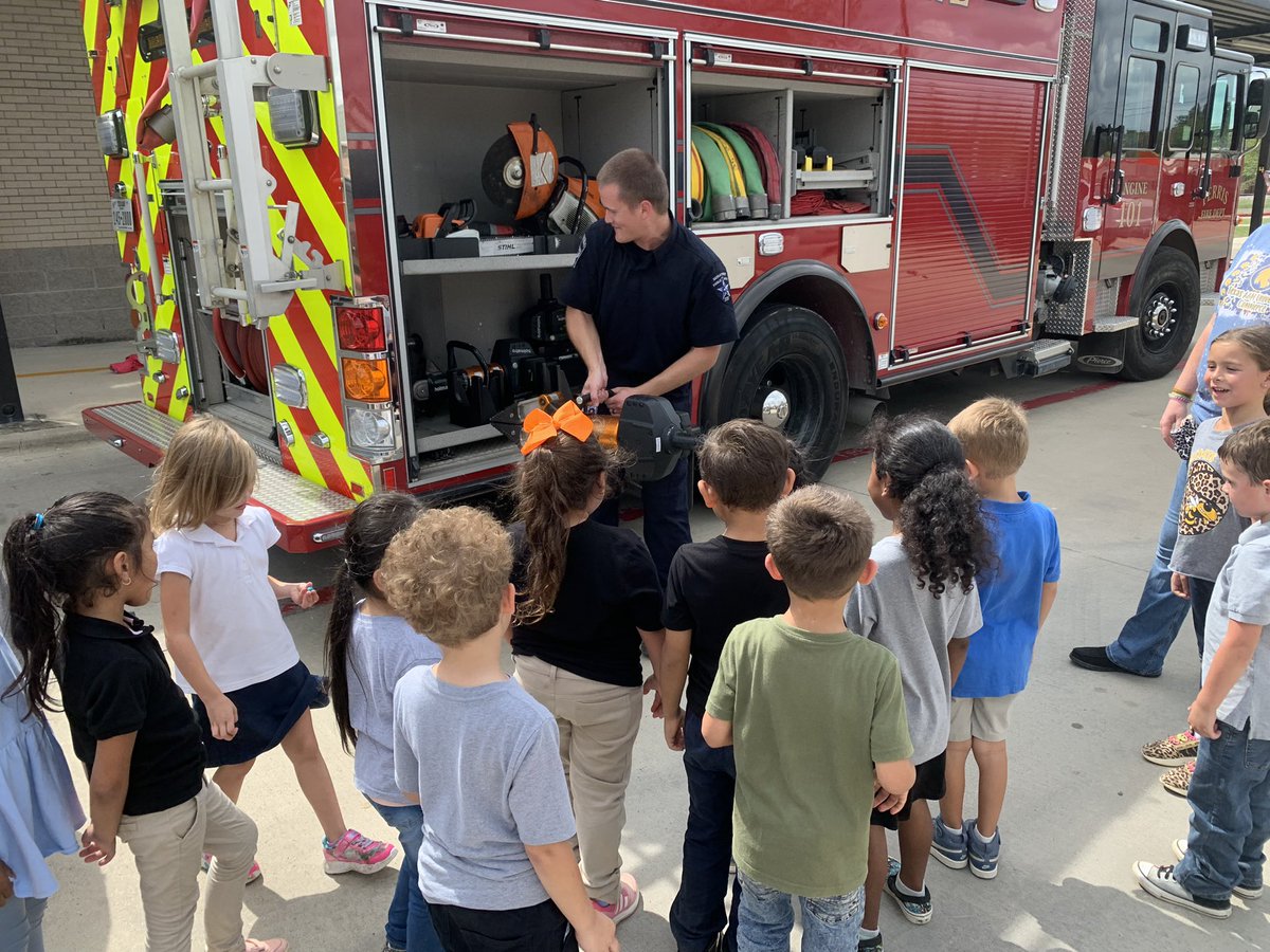 Thank you Ferris Fire Department for teaching our students about fire safety this week! The students really enjoyed the big red truck!!! 🪓🚒🔥
<a href="/FISD_Ingram/">Hazel Ingram Elementary School</a> #teamingram