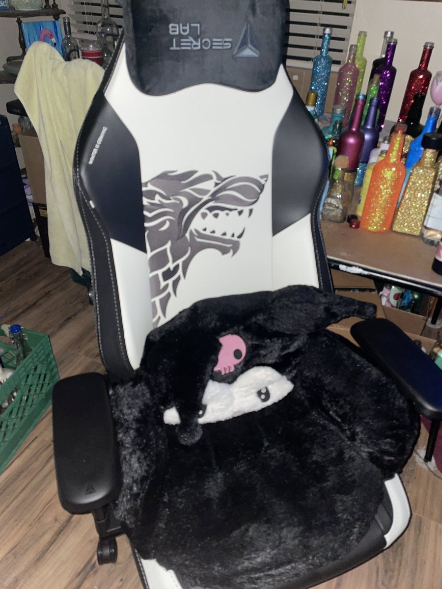 CrystalBlueVeil's tweet image. WINTER IS COMING! #secretlabchair #newchair #winteriscoming #gameofthrones