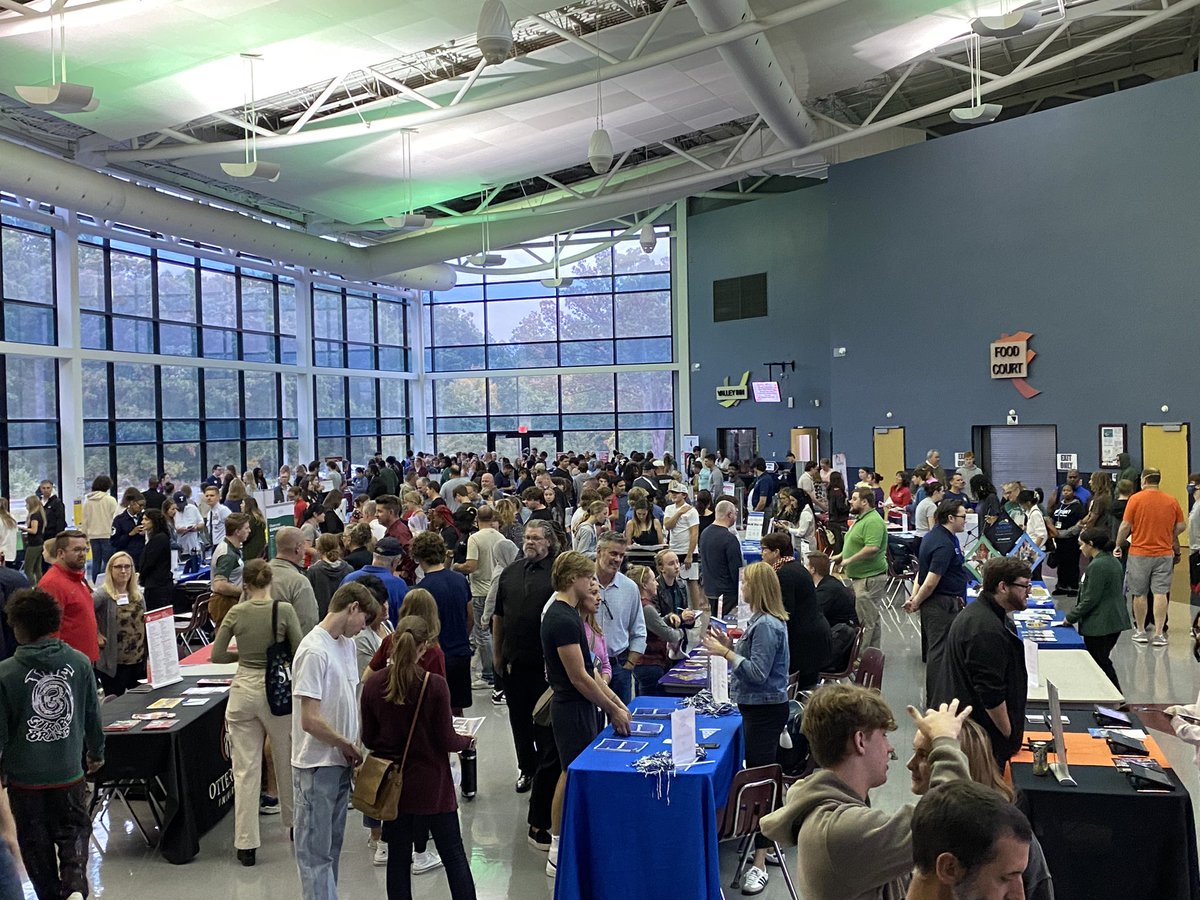 Elizabeth Long tweet media