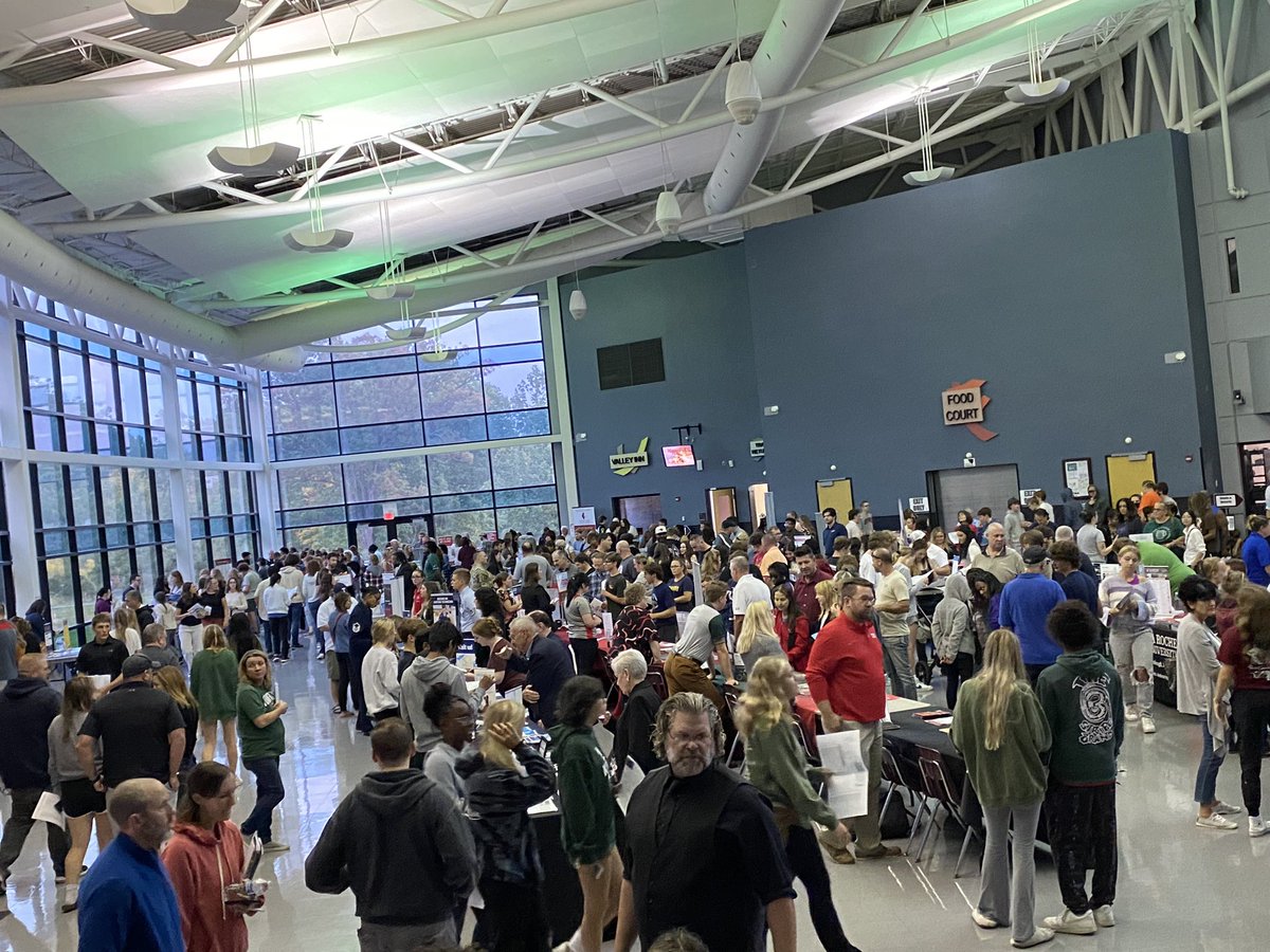 Elizabeth Long tweet media