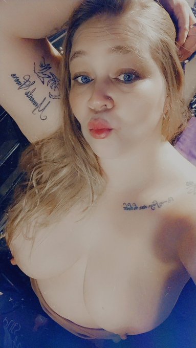 Nighty night friends 😘 https://t.co/yWluXQmgHd