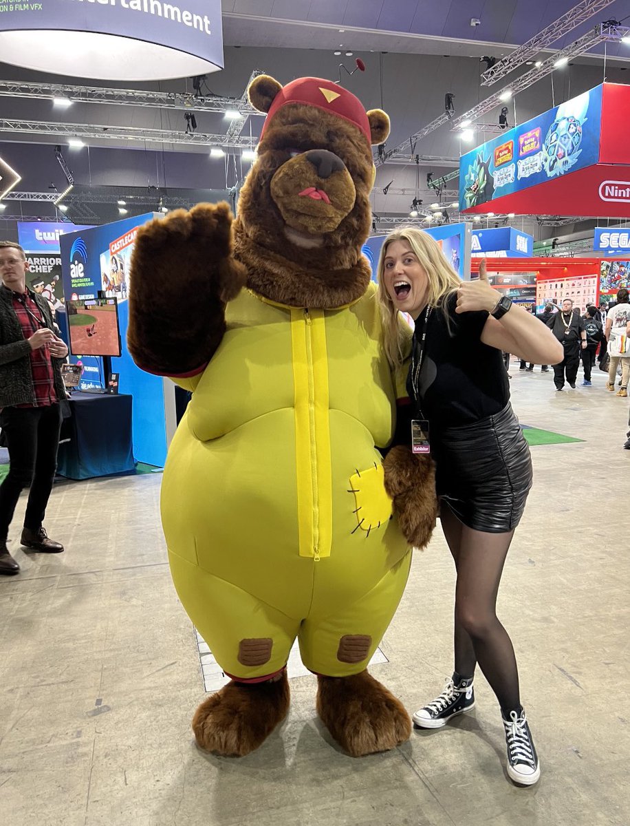 RemiDooley's tweet photo. Come see Beartana and @bigdogmomenergy for a limited time only #bearsinspace https://t.co/YgTUYEfHb0