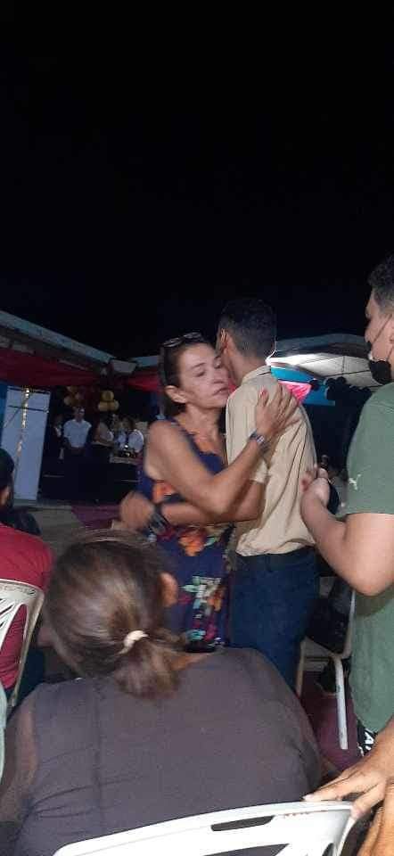 Gracias Dios por permitirme culminar una etapa más en mi vida gracias a mis Padres, Familiares, Amigos y Profesores que siempre estuvieron apoyando en todo momento ahora sí puedo decir soy Bachiller de la República Bolivariana de Venezuela.