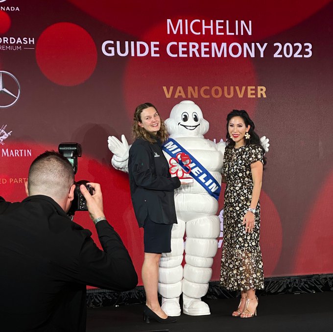 Winner of the @MichelinGuideNA MICHELIN award for Sommelier 2023:  Kelcie Jones @BurdockAndCo   #MICHELINGuideVancouver<a class="tags" target="_blank" title="On Twitter" href="/?out=eyJ0eXAiOiJKV1QiLCJhbGciOiJIUzUxMiJ9.eyJpYXQiOjE3MjE5MjgxOTcsImlzcyI6InR3cG9ybnN0YXJzLmNvbSIsIm5iZiI6MTcyMTkyODE5NywiZXhwIjoxNzUzNDY0MTk3LCJyZWRpcmVjdF91cmwiOiJodHRwczovL3R3aXR0ZXIuY29tL01pY2hlbGluR3VpZGVOQSJ9.-k92MIepEoDCh3u_T8sxjoJLJ1z9boU113x6cTJ2IzAgt9YTRSkfsXScUbDCa_mY05voRXMZbko7rzrjrwB_aw">@MichelinGuideNA</a><a href="/tag/michelinguidevancouver"class="tags"><span>#michelinguidevancouver</span></a><a href="/tag/michelinstar23"class="tags"><span>#michelinstar23</span></a>