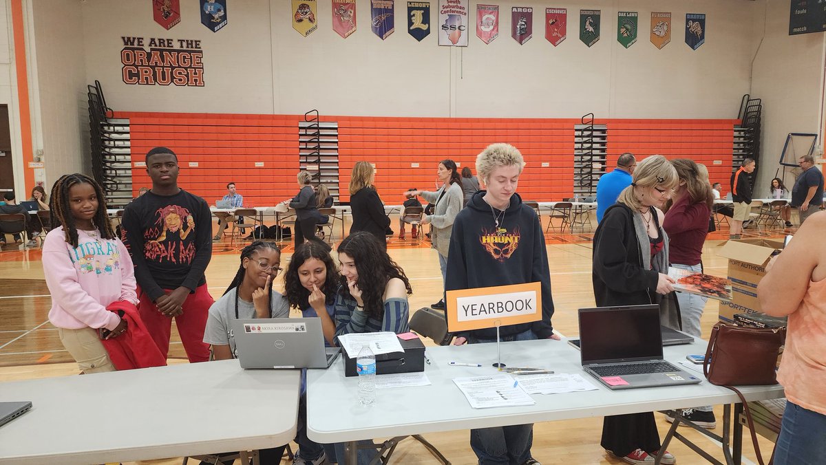 ShepardYearbook's tweet photo. Thanks to our amazing yearbook marketing team for working today's parent-teacher conferences. We had a record amount of sales for the 2024 yearbook. Go to https://t.co/JppKixzPbo to pre-order before we SELL OUT again https://t.co/N2NJUBHTPU