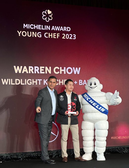 Winner of the @MichelinGuideNA Vancouver MICHELIN award for Young Chef 2023:  Warren Chow from Wildlight<a class="tags" target="_blank" title="On Twitter" href="/?out=eyJ0eXAiOiJKV1QiLCJhbGciOiJIUzUxMiJ9.eyJpYXQiOjE3MjE5MjgxOTcsImlzcyI6InR3cG9ybnN0YXJzLmNvbSIsIm5iZiI6MTcyMTkyODE5NywiZXhwIjoxNzUzNDY0MTk3LCJyZWRpcmVjdF91cmwiOiJodHRwczovL3R3aXR0ZXIuY29tL01pY2hlbGluR3VpZGVOQSJ9.-k92MIepEoDCh3u_T8sxjoJLJ1z9boU113x6cTJ2IzAgt9YTRSkfsXScUbDCa_mY05voRXMZbko7rzrjrwB_aw">@MichelinGuideNA</a><a href="/tag/michelinguidevancouver"class="tags"><span>#michelinguidevancouver</span></a><a href="/tag/michelinstar23"class="tags"><span>#michelinstar23</span></a>