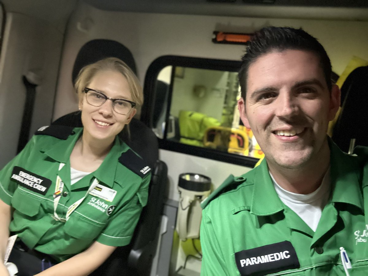 Great day yesterday back on the road with @SJAOperations supporting @SCAS999 with @immi_beresford 

Even better to be able to volunteer my time and be supported with volunteer leave by my full time employer @EKHUFT 

#healthcareequality #mysjaday #paramedic #stjohnpeople