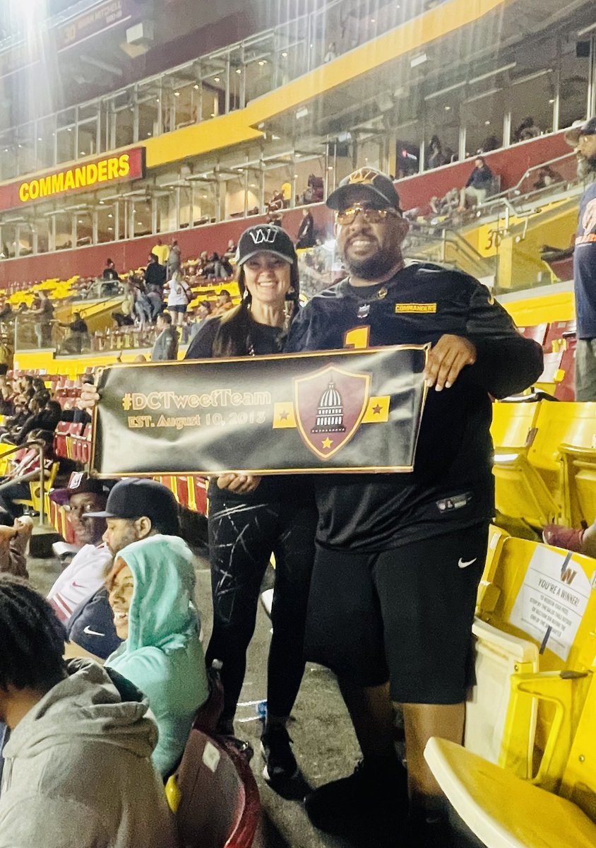 Crystal_Mc_R's tweet image. Not happy about the outcome of the game, but hanging out with friends is always a good time! #HTTC #DCTweetTeam @HawkDiesel1906