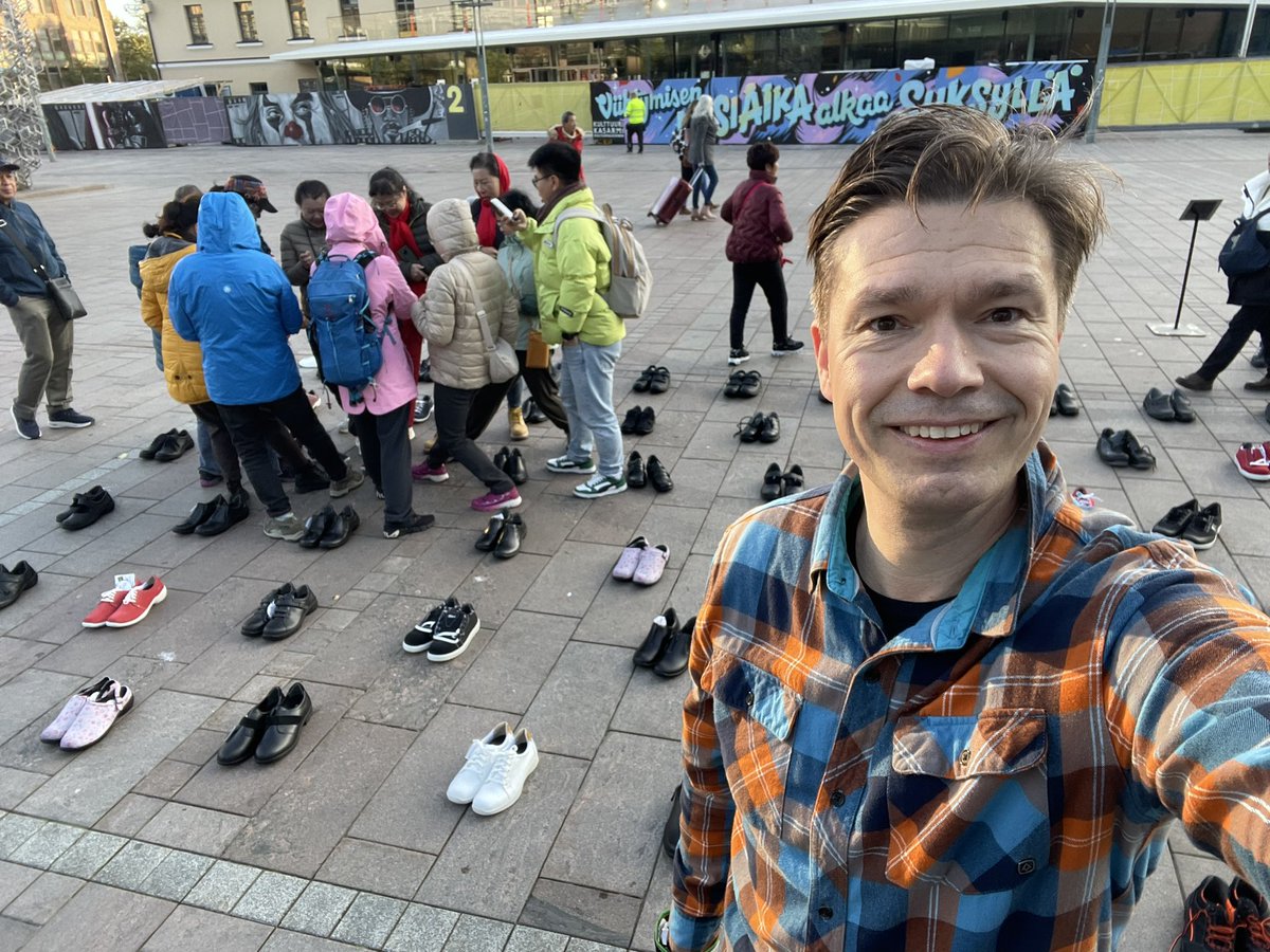 Myös turistit tuli auttamaan… ja <a href="/sievishoes/">Sievi Safety shoes</a>, myös duunareita tuli kysymään mistä teidän kenkiä saa 😀

#katueiolekoti