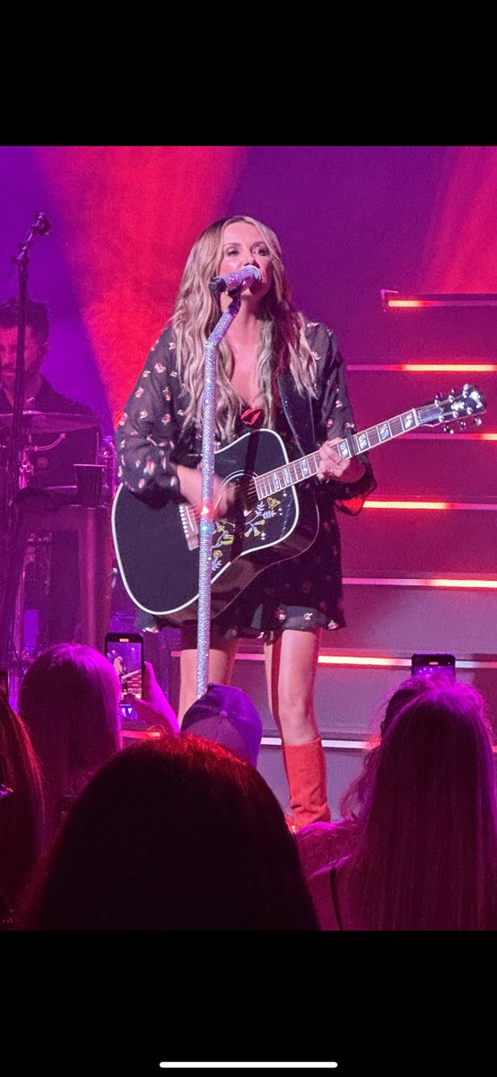 kagb731's tweet photo. Thank you @carlypearce for the tickets to your show tonight. I never ever thought something like this would happen. This was one of the best days of my life and I’ll never ever forget this night 🥲🥲🥲 https://t.co/e7fpF6bvhY