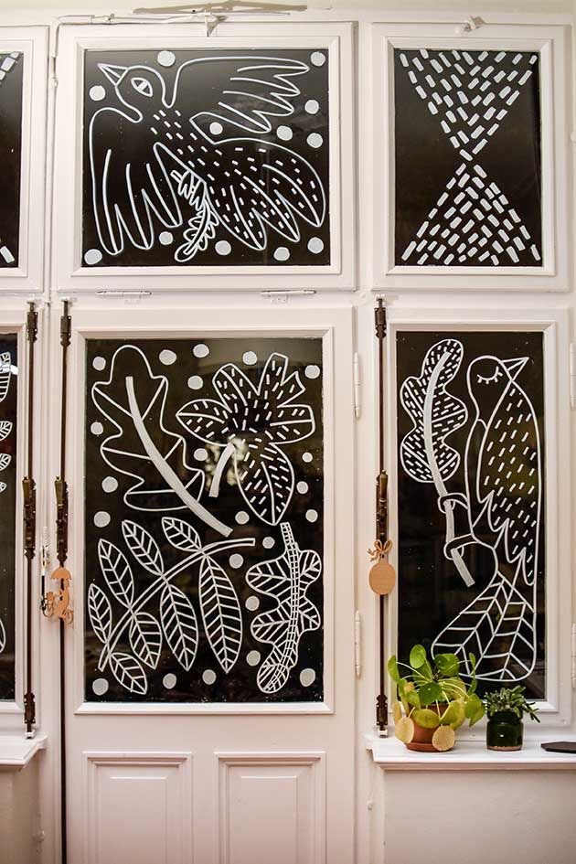 silurian_wang's tweet photo. We urgently need bird-friendly windows to avoid further avian migration massacre. 
It’s actually easy, fun, and beautiful. 
Join us to create #bird window art and make windows beautiful inside out. 💚
#BoundlessMigration 
https://t.co/2388GOt6cV https://t.co/CsGJGZwM57