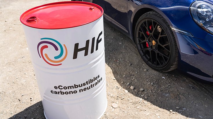 autocarpro's tweet photo. TECH TALK: How to make fuel out of fresh air. Innovative direct air capture technology combines CO2 with green hydrogen to make methanol for e-fuels. Porsche & partners are on track with the production of e-fuel at the Haru Oni demonstration plant in Chile https://t.co/2OEmP28ZCz https://t.co/960W23pZ6G