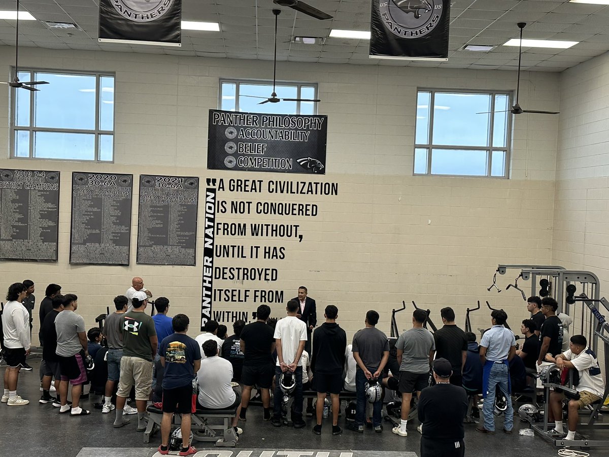 🏆⚡️PANTHER NATION⚡️🏆

Today we presented a $1,000 check to our local breast cancer awareness charity💗 Thank you panther nation for your continued support, it is because of you that we are able to serve our community and our young men in the black and silver⚡️

#GoPanthers