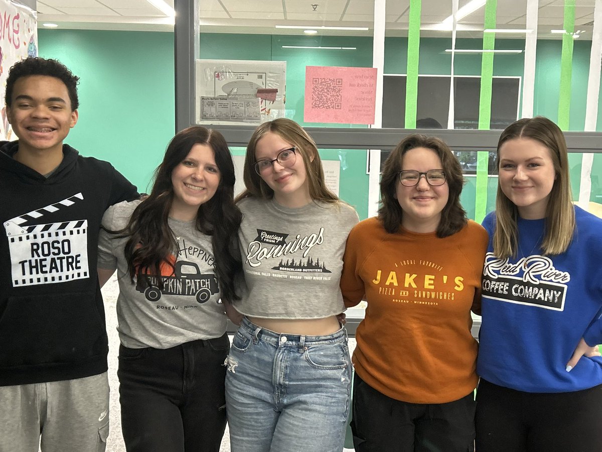 roso_stuco's tweet photo. Today we repped our hometown favorites! In the middle of the day we had an epic hour of bingo, with the many amazing prizes donated to us. HUGE thanks for every single donation we received, the prizes were great! 💙💗

#homesweethomecoming https://t.co/ELwLQnIwLa
