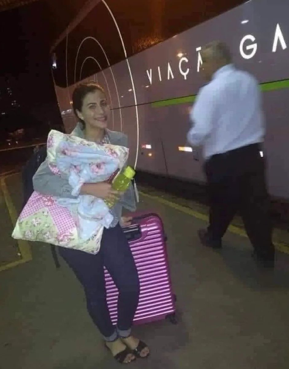 “eu amo a minha cidade”

*primeira chance de ir embora*

eu: