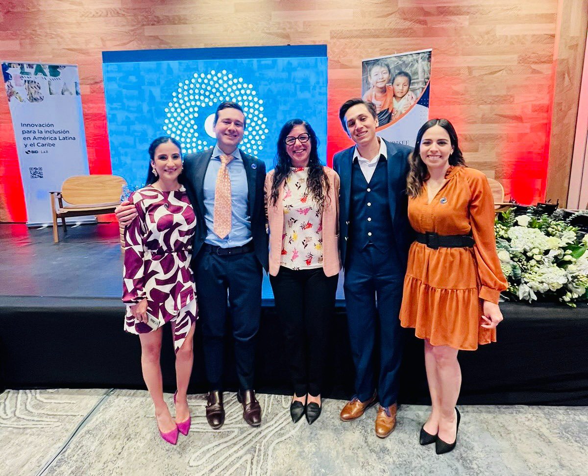 de #SinFronteras de @FundacionCrisfe cofinaciado por <a href="/el_BID/">Banco Interamericano de Desarrollo</a>. Desde 2020 la iniciativa impulsa inserción económica y social de migrantes con enfoque en emprendimiento y empleo. Se beneficiaran a más de 5200 familias y 77% de beneficiarios son mujeres.