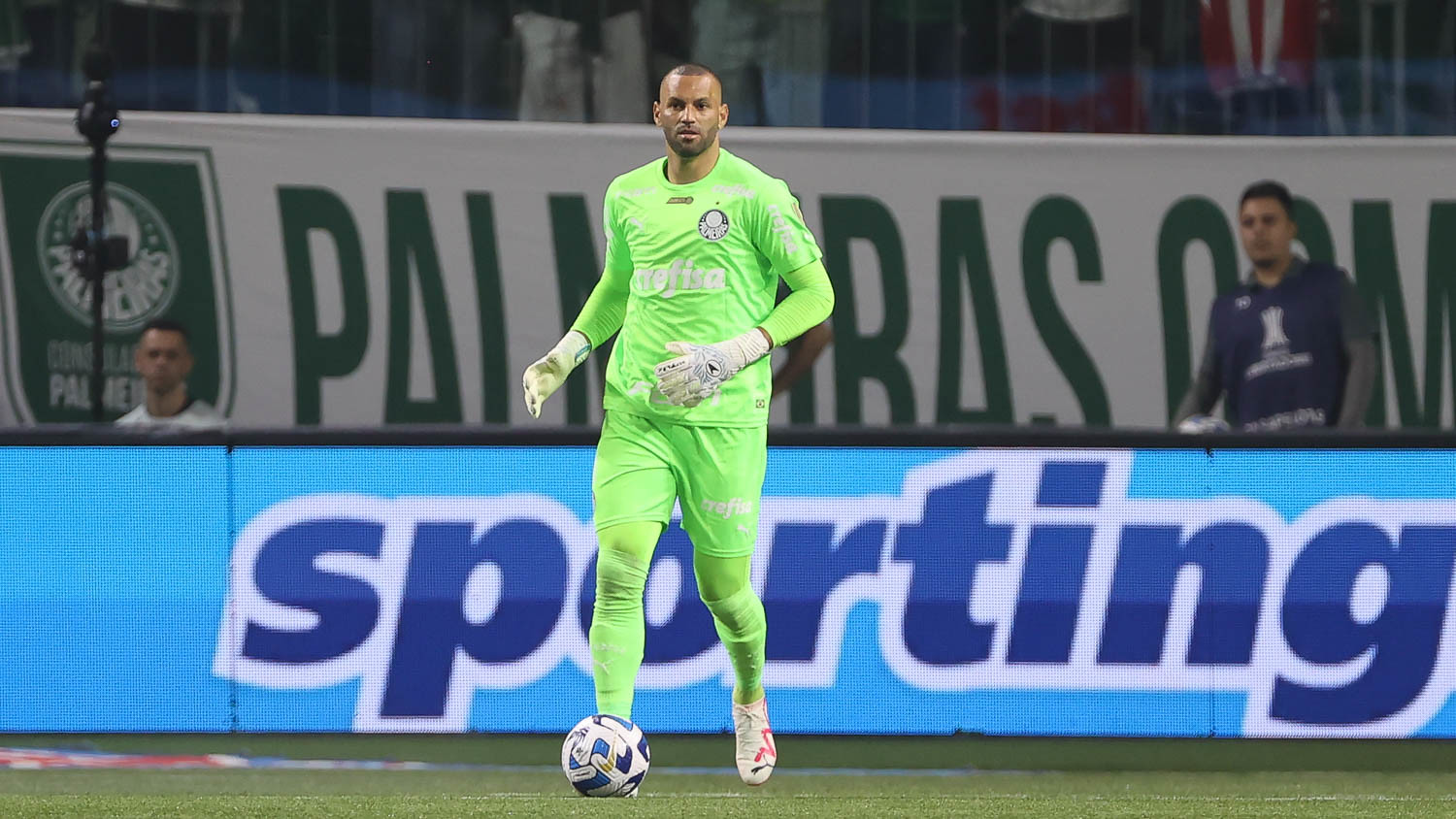 Sofascore Brazil on X: Weverton (33 anos) pelo @Palmeiras na  @LibertadoresBR: ⚔️38 jogos 👐98 defesas 🚫20 gols sofridos (!) 📊83% bolas  defendidas (!) 🙏1/2 pênaltis defendidos ❌0 erros defensivos graves 💯Nota  SofaScore