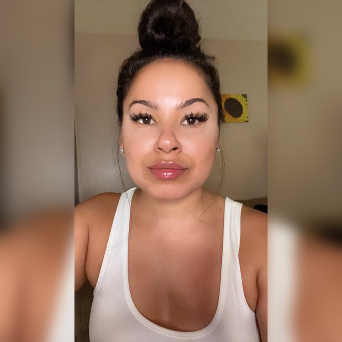 New lips and I&rsquo;m obsessed! Follow my RN 👇🏽  https://t.co/W1brw8VjHI https://t.co/GdQdEVnTQF<a href="/tag/standupcomedy"class="tags"><span>#standupcomedy</span></a><a href="/tag/livecomedy"class="tags"><span>#livecomedy</span></a><a href="/tag/standupcomecian"class="tags"><span>#standupcomecian</span></a>