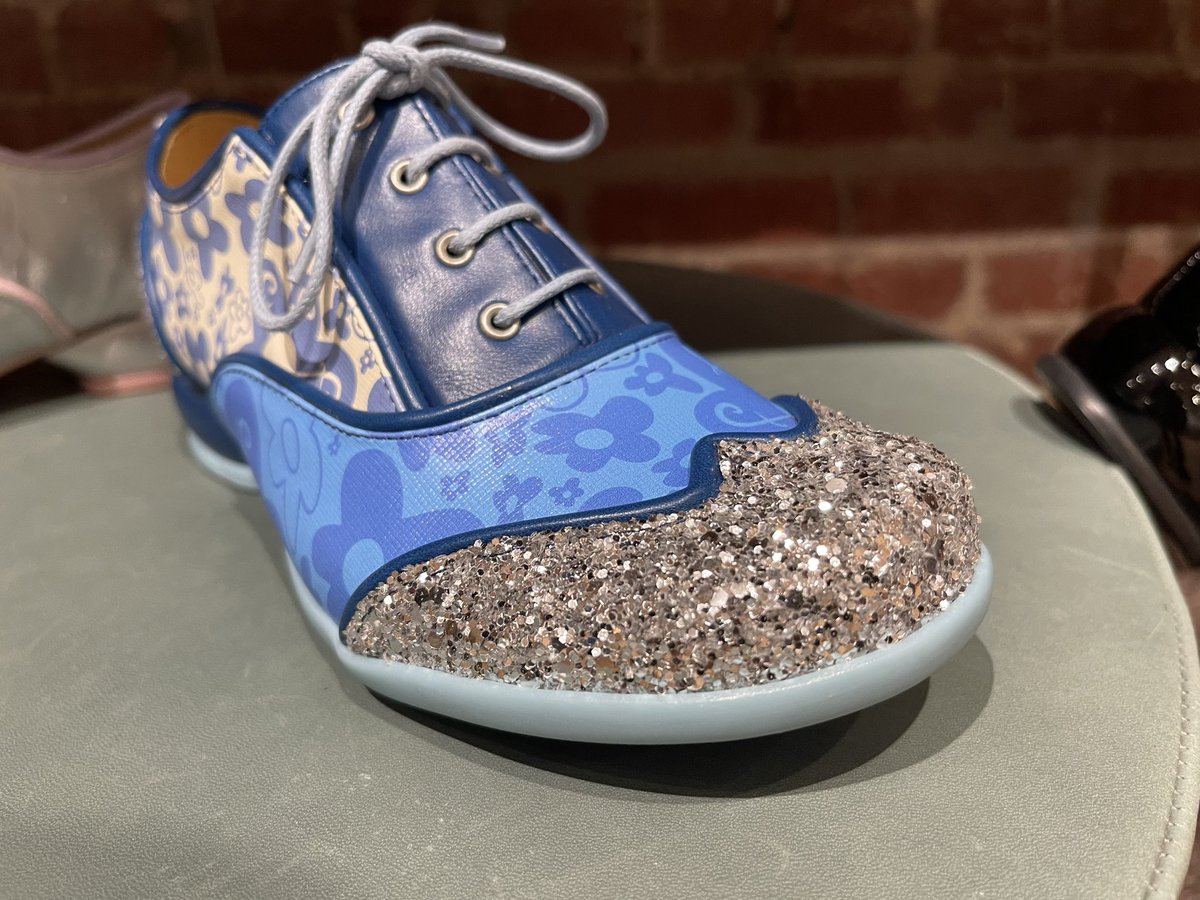 Fantastic new <a href="/1ThousandWomen/">1000 Women</a> fundraiser event tonight <a href="/Fluevog/">John Fluevog Shoes</a> . Thank you to everyone who shopped for a cause, all in support of removing financial barriers for women’s post-secondary education in #STEM at <a href="/NorQuest/">NorQuest College</a> 👏
#NorQuestCollege #1000Women4STEM #Fluevog
